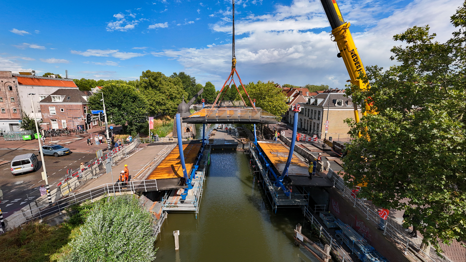 Monicabrug in Utrecht teruggeplaatst: 'Het past precies'