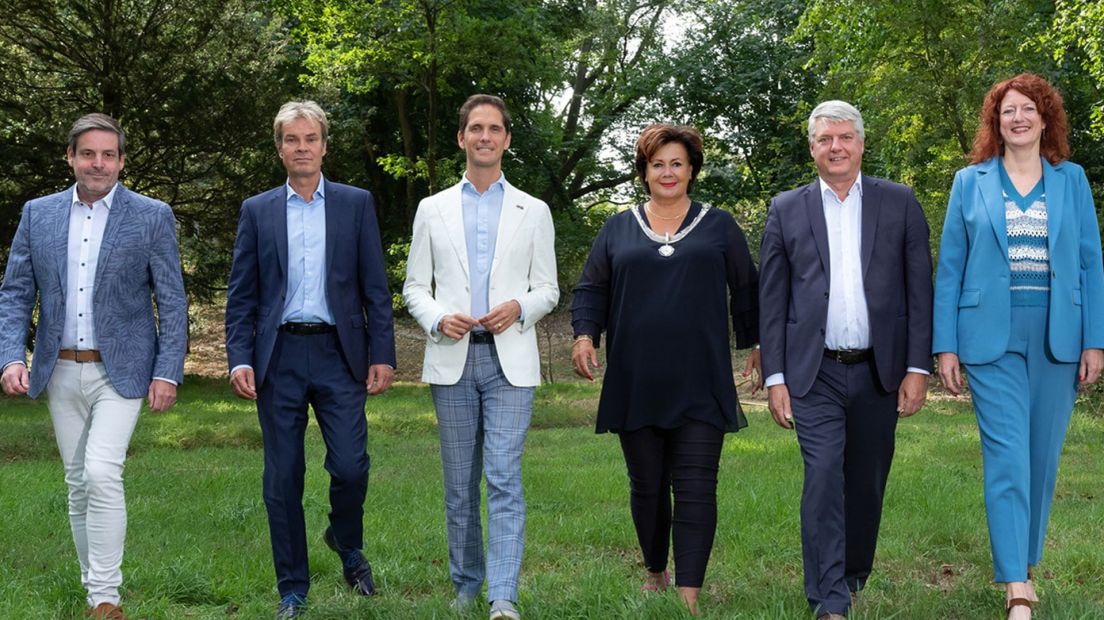 Alois Eberharter, tweede van links