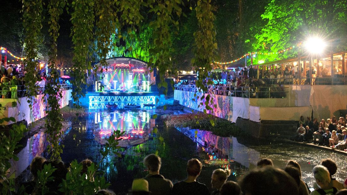 Het Dok, het Noorderzon-podium aan de plantsoenvijver