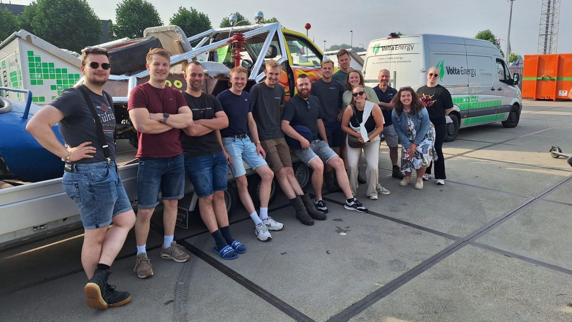 Deze vriendengroep bouwt een wagen voor de nieuwe Spelletjesklasse van de Zwarte Cross.