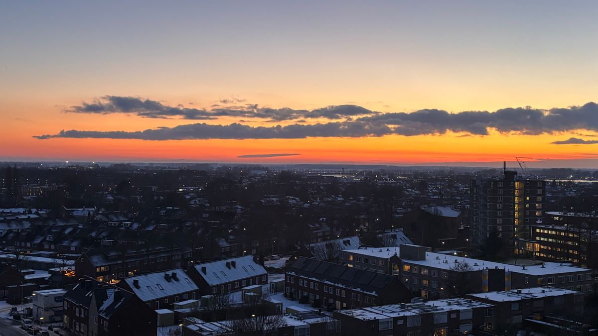 LEES TERUG: Woensdagochtend code oranje voor sneeuw en gladheid, advies om thuis te werken