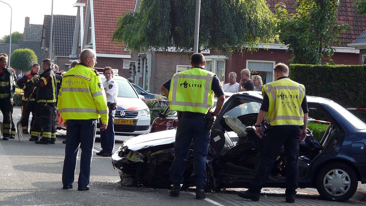 Twee gewonden bij frontale botsing Tweede Exloërmond