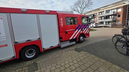 Jong meisje raakt bekneld in winkelcentrum