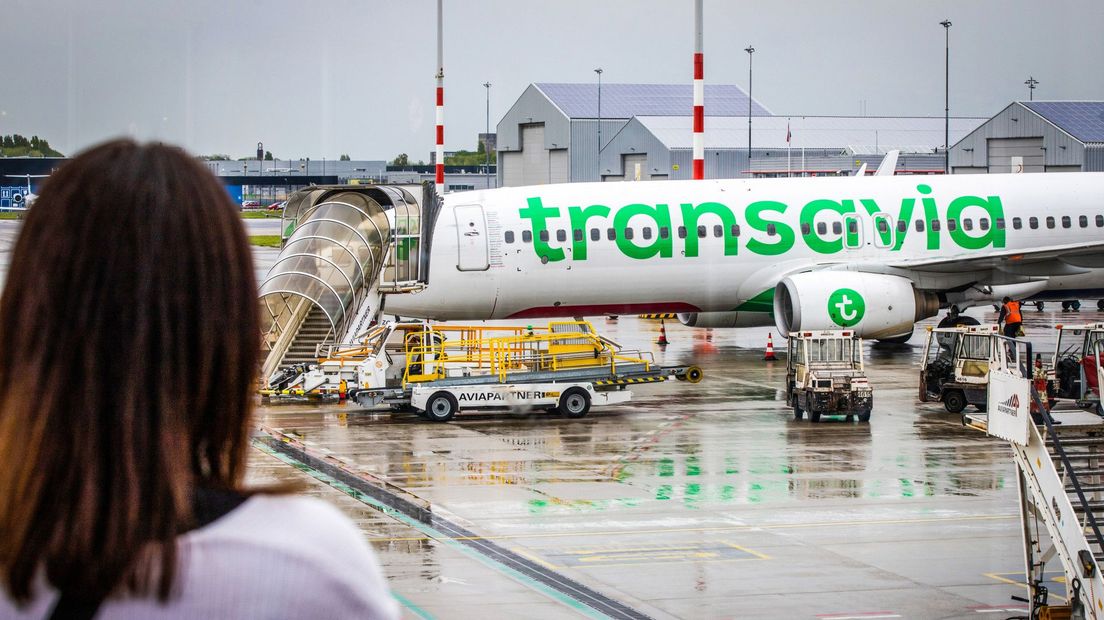 Een vliegtuig van Transavia op Rotterdam The Hague Airport