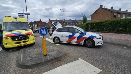 Fietsster gewond bij aanrijding in Roermond. Fietsster gewond bij aanrijding in Roermond.