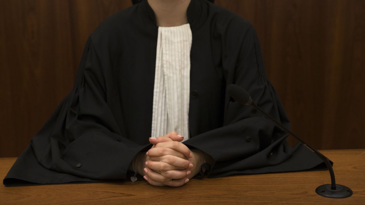 Dronken op zitting en tijdens politieverhoor: Maastrichtse advocate geschorst