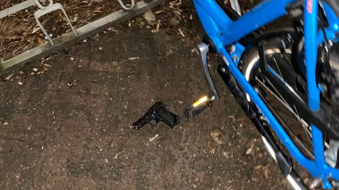 Man die rond reed op gestolen fiets blijkt gewapende drugsdealer