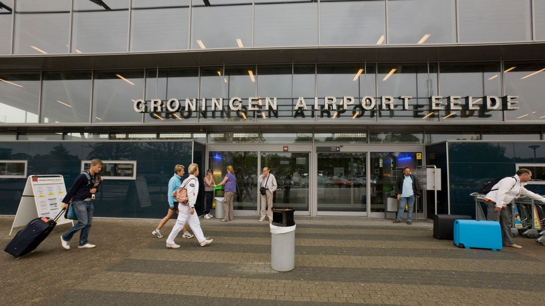 De vertrekhal van het vliegveld in Eelde (Rechten: ANP / Ruud Taal)