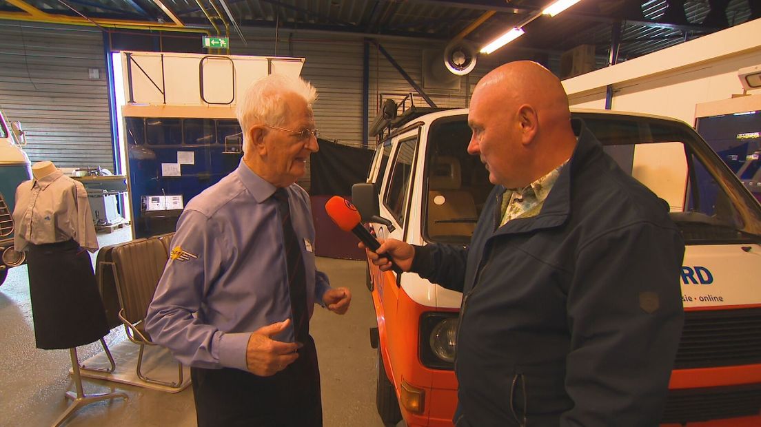Ronald Niemeijer bij het oude busje