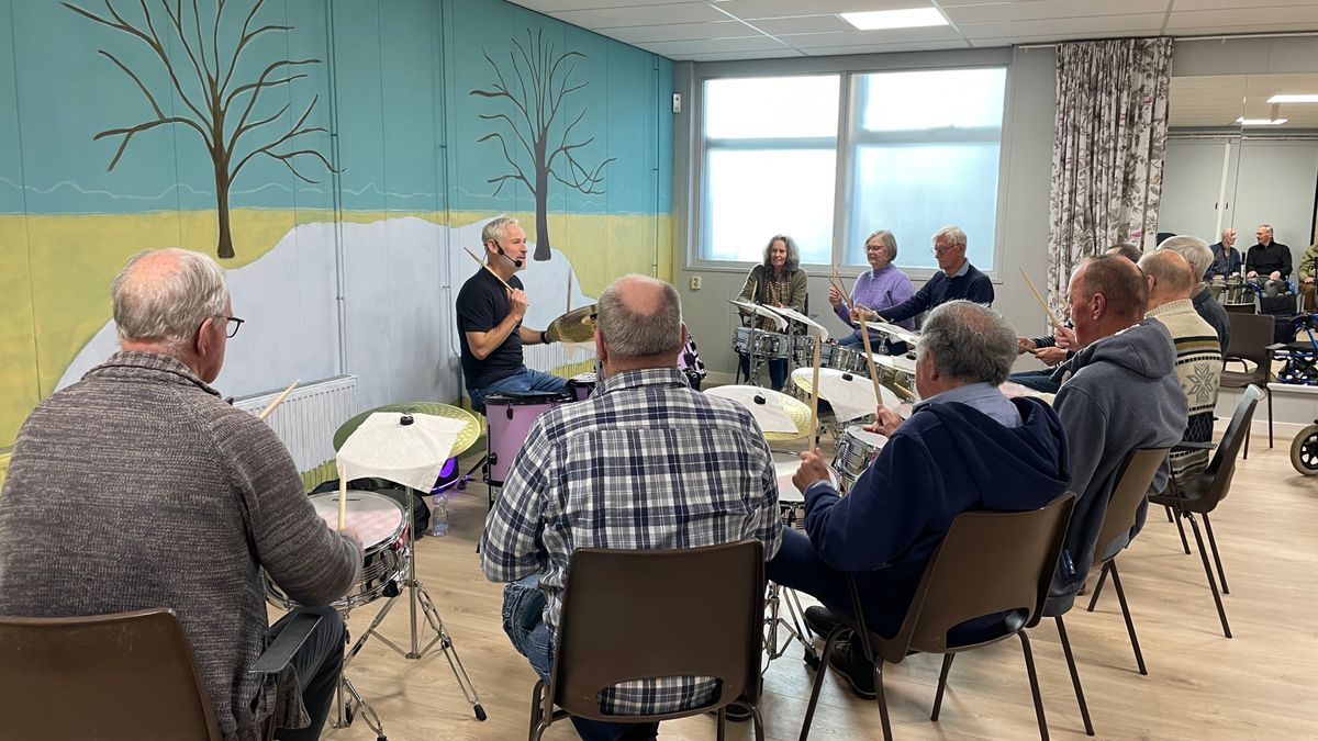 Drumlessen bij Groenzorg Norg toveren glimlach op het gezicht