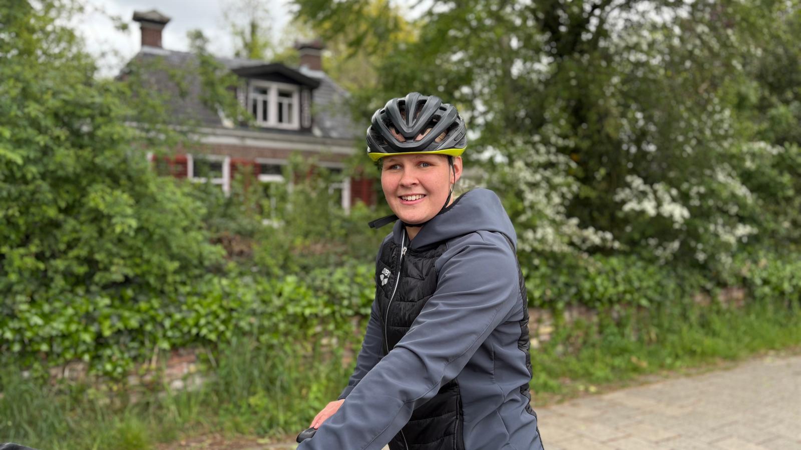 Paralympysk swimster Liesette Bruinsma wol Alvestêdetocht ôffinke: "Ik kin net útsjen, mar wol fytse"