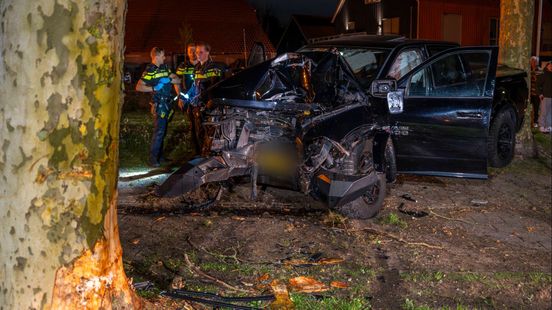 Ravage na crash, twee personen naar ziekenhuis