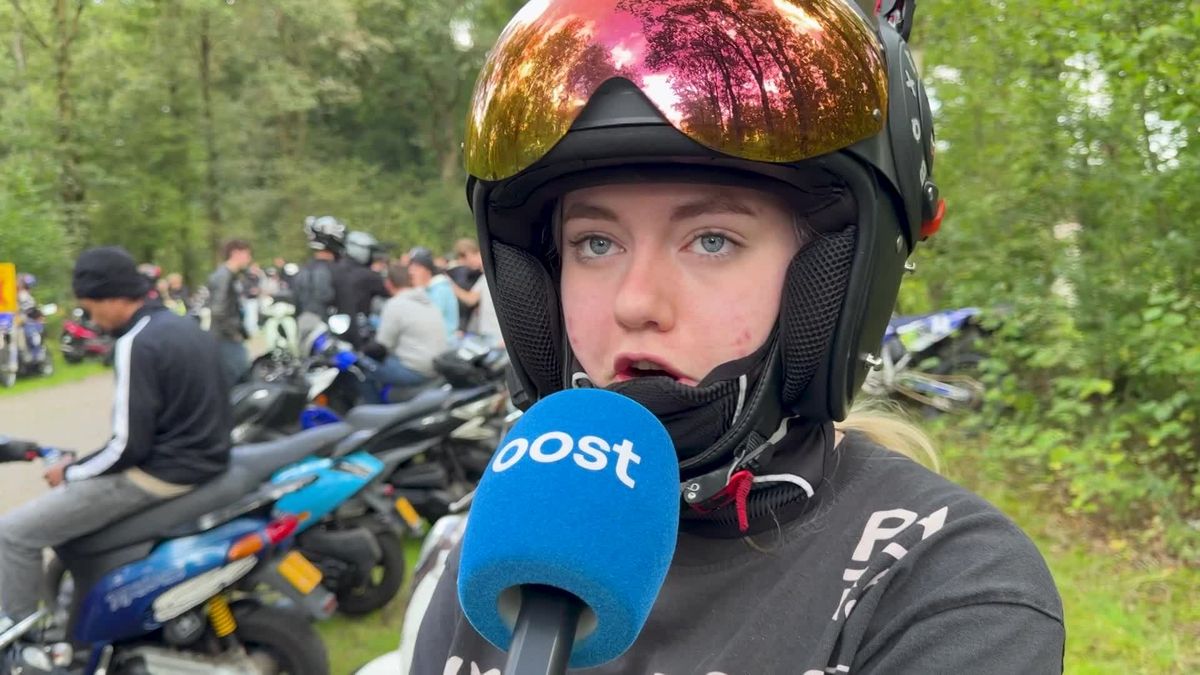 Jongeren herdenken 16-jarige Bryan die omkwam bij scooterongeval in Enschede