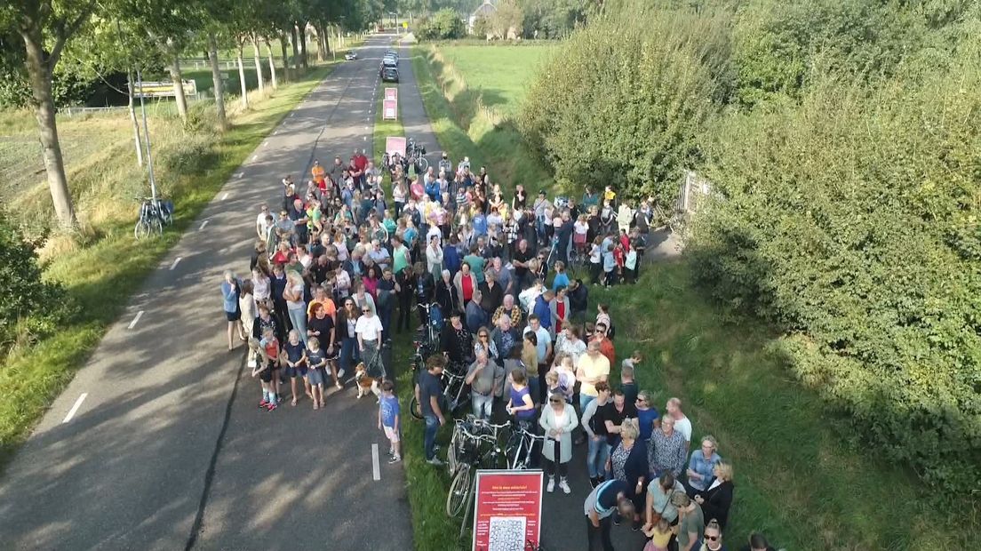 Omwonenden maakten onlangs een foto om de grootte van het protest aan te geven