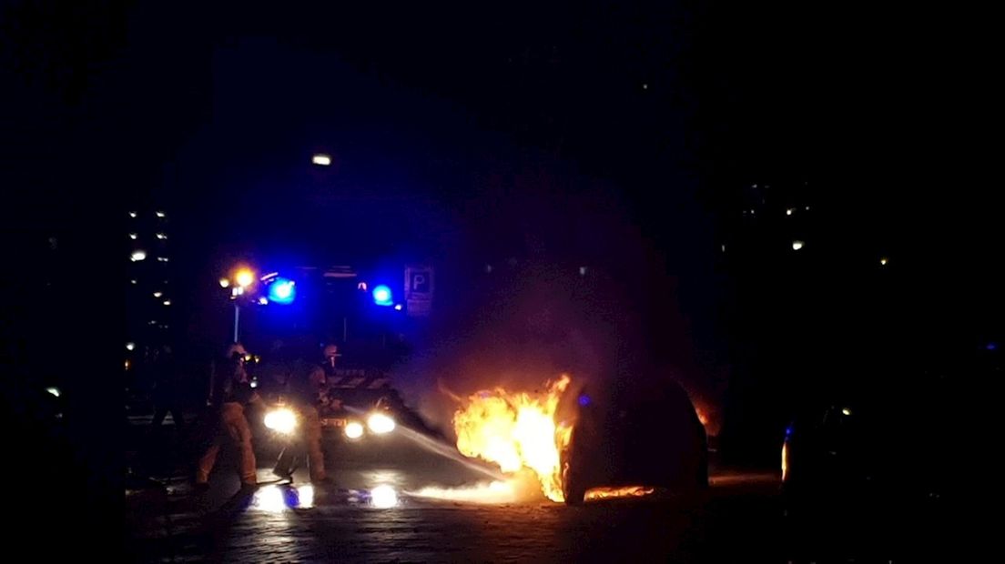 Auto verwoest bij brand in Hengelo