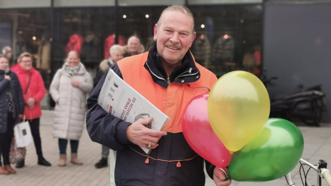 Postbode Johan Huf gaat na 45 jaar met pensioen