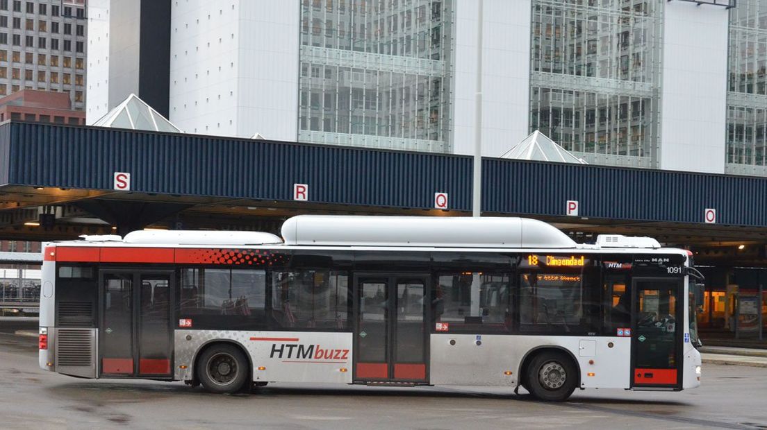 HTM op busplatform Den Haag Centraal