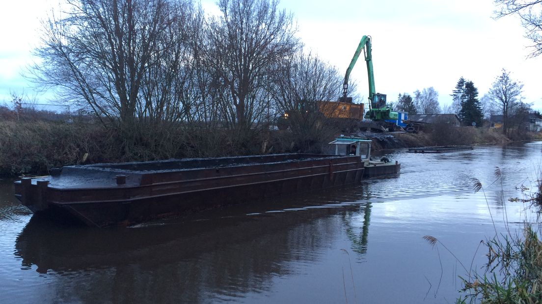 Het baggerwerk in het Linthorst Homankanaal (Rechten: Serge Vinkenvleugel/RTV Drenthe)