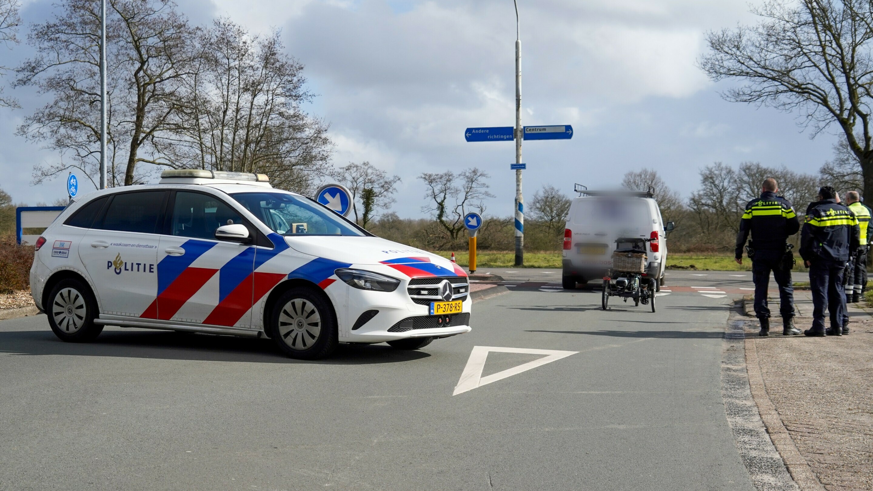 Zwaargewonde bij botsing met driewieler en auto in Roden.