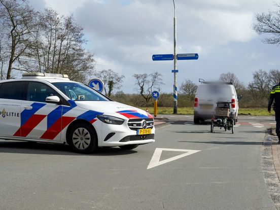 Zwaargewonde bij botsing met driewieler en auto in Roden