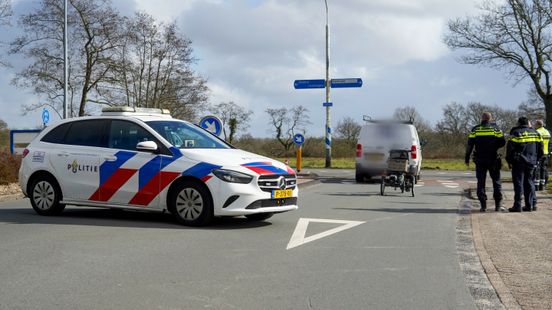 Zwaargewonde bij botsing met driewieler en auto in Roden. Zwaargewonde bij botsing met driewieler en auto in Roden.