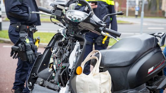 112 Nieuws: Scooterbestuurder gewond na botsing met fietser in Zwolle. 112 Nieuws: Scooterbestuurder gewond na botsing met fietser in Zwolle.