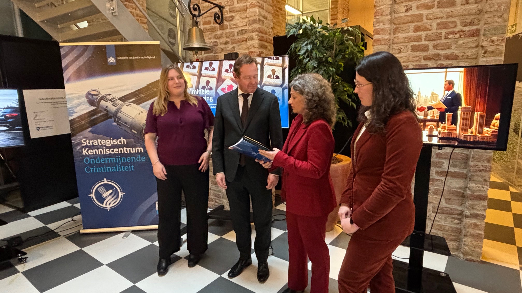 Minister pleit voor screening van personeel in Zeeuwse havens: 'Wiel hoeft niet opnieuw worden uitgevonden'