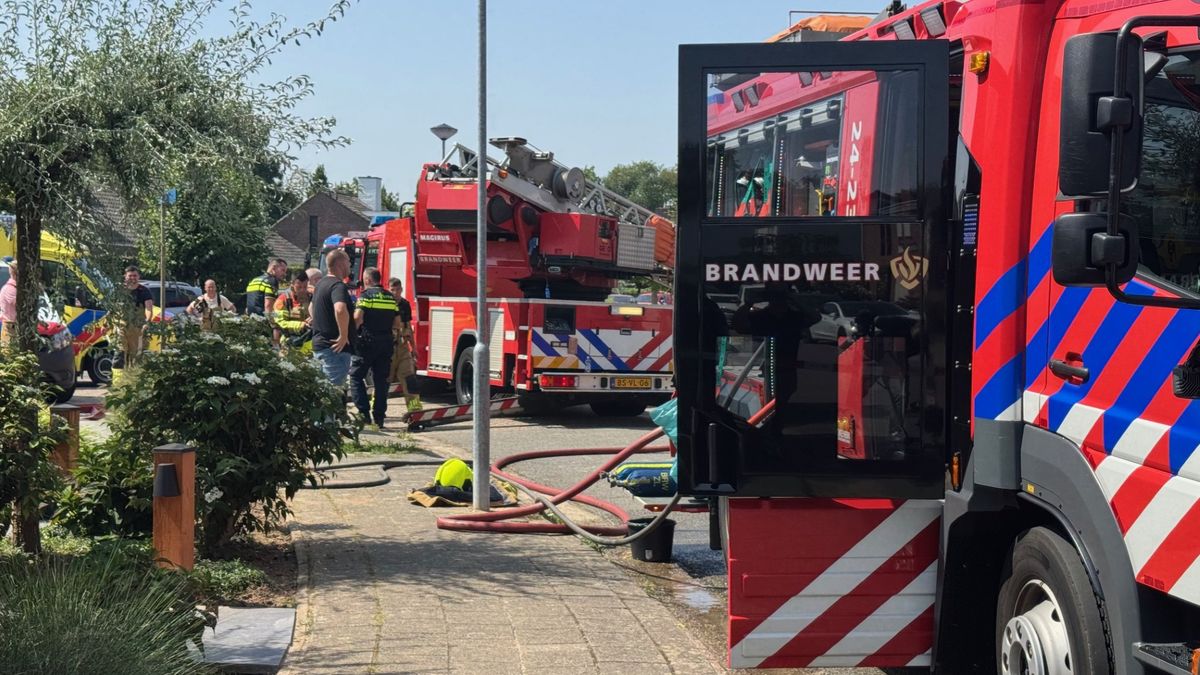 Woningbrand in Cadier en Keer, buurman gecontroleerd door ambulancepersoneel
