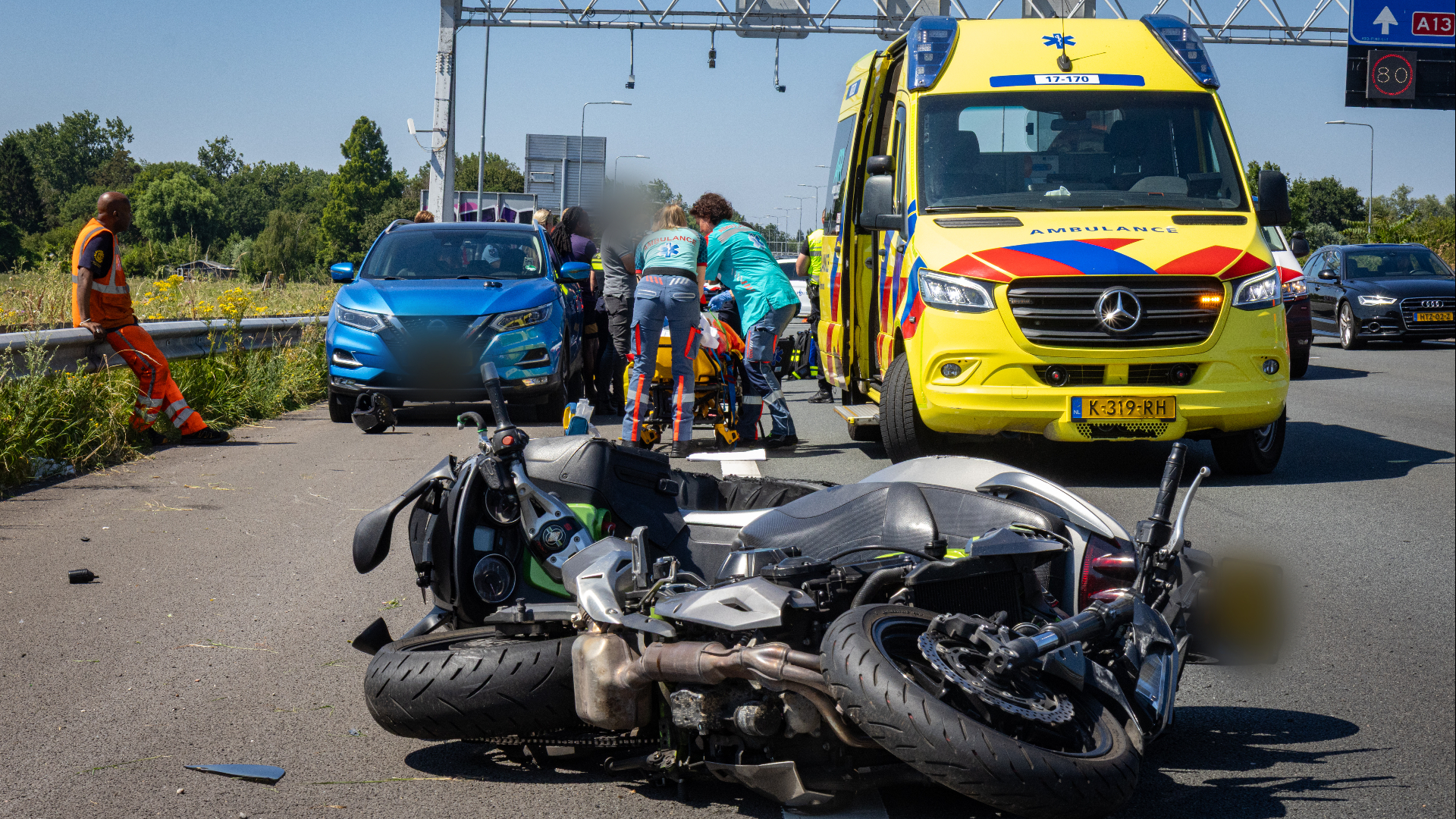 Bij het ongeval raakten beide bestuurders gewond