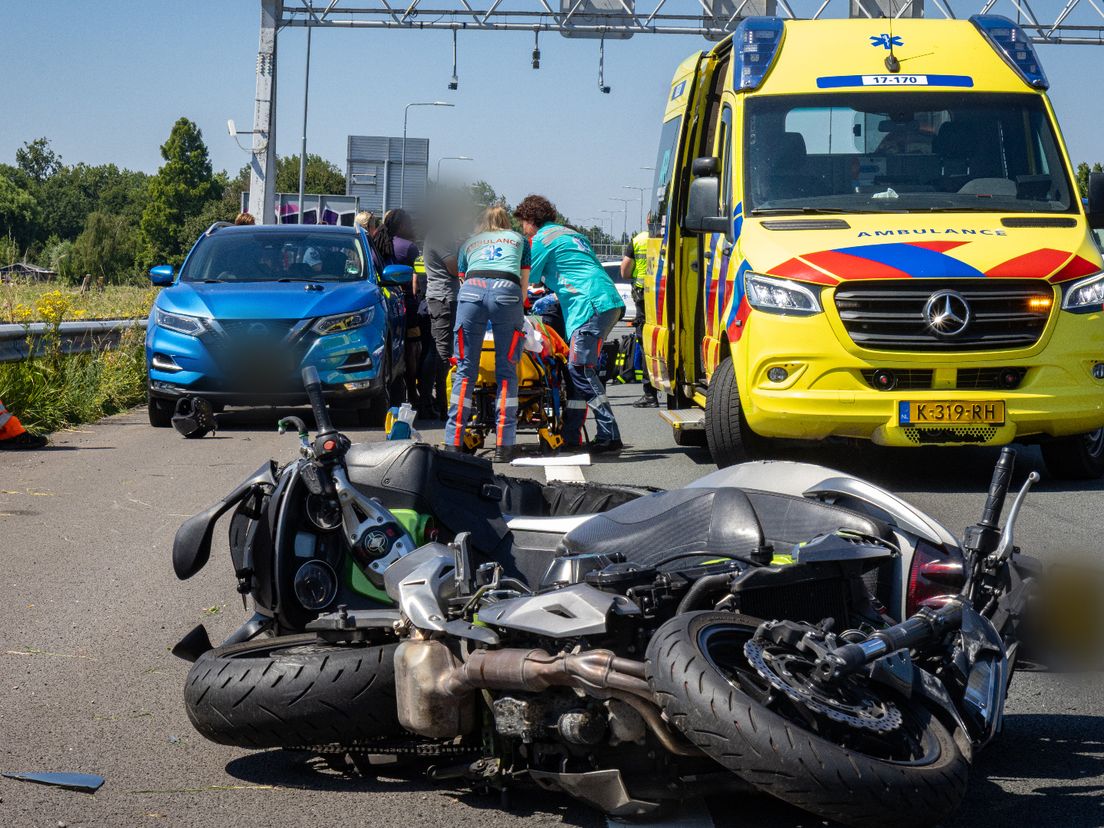 Bij het ongeval raakten beide bestuurders gewond