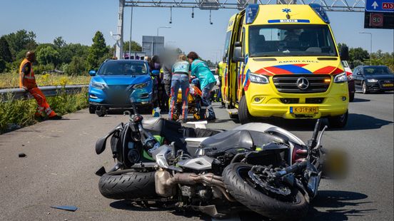 Motorrijders zwaargewond na botsing op A13, traumahelikopter ter plaatse Home