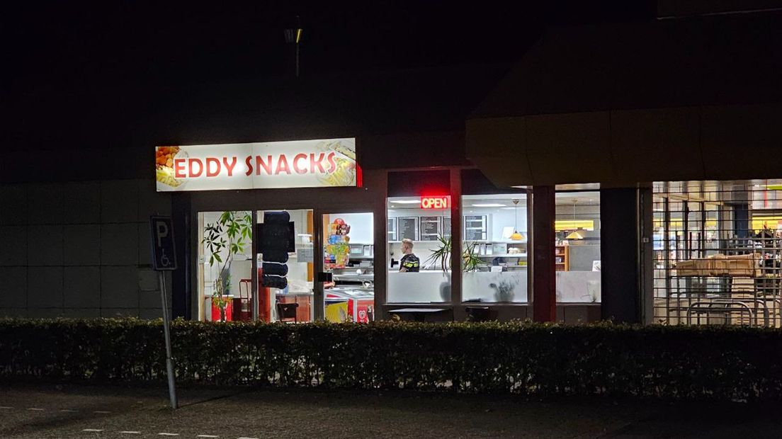 Op een cafetaria in Borne is vanavond een gewapende overval gepleegd.