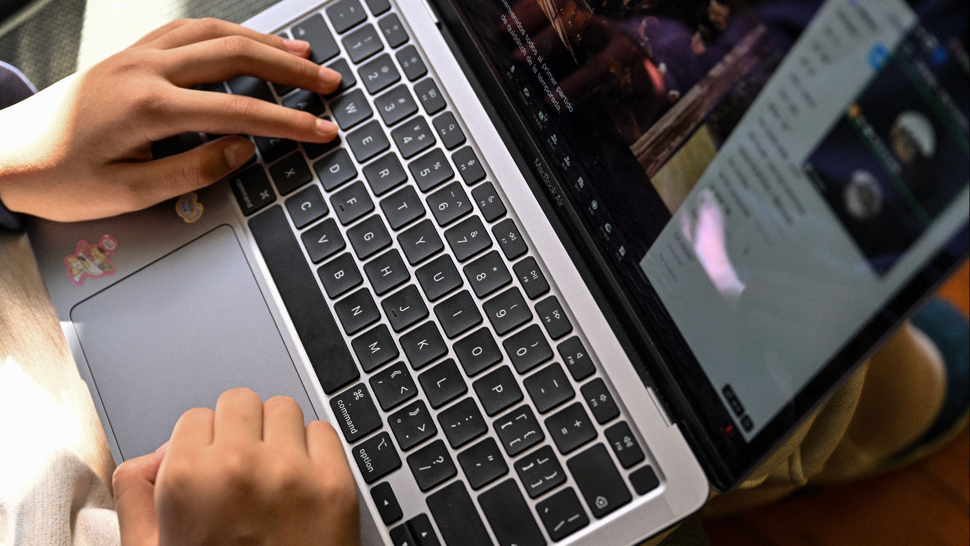 'Overvallen door prijsstijging': Bilthovense school kritisch op eigen keuze voor MacBooks