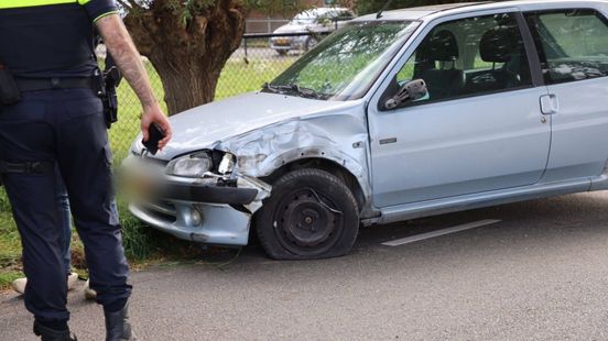 Twee automobilisten botsen in Ede