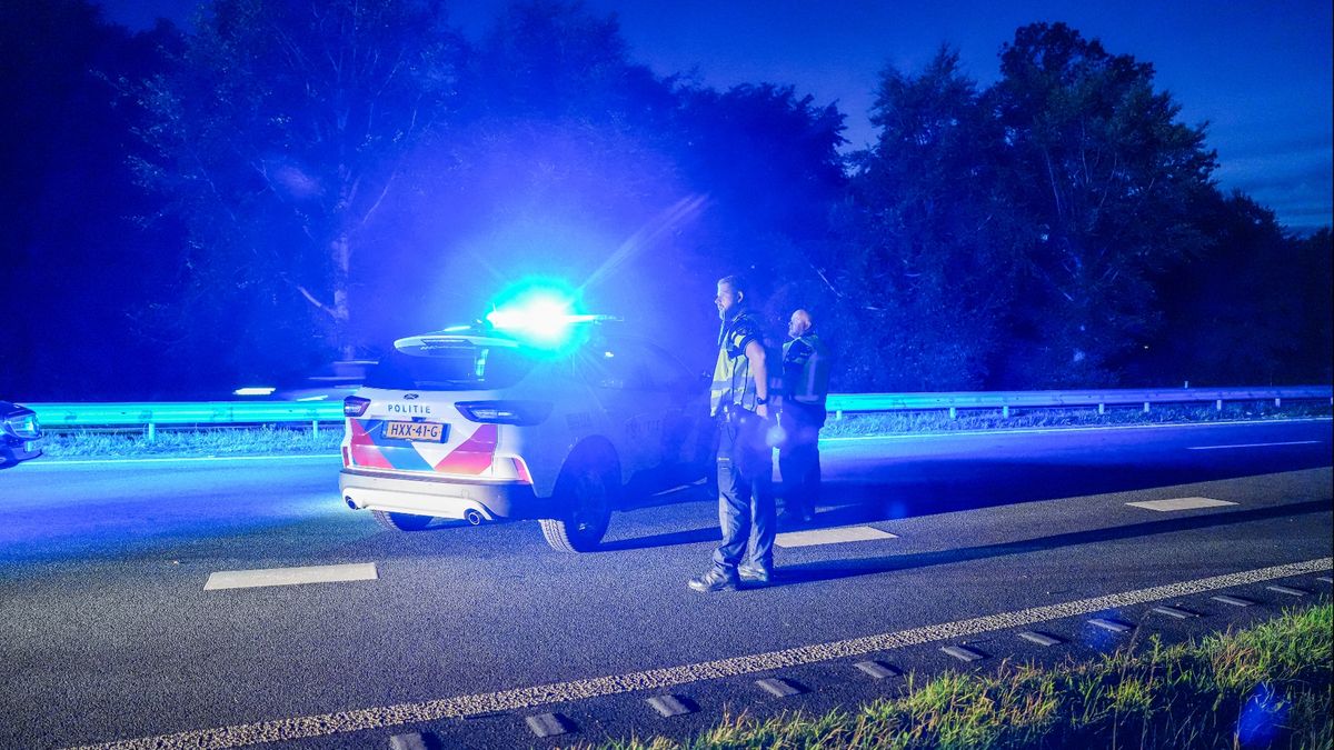 112-nieuws: Twee motorrijders naar ziekenhuis na val op N366 bij Veendam