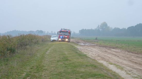 Auto komt in water terecht bij Meppel