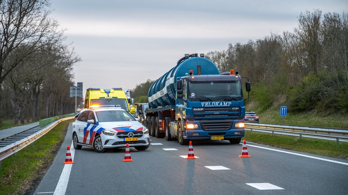 N381 in de richting van Oosterwolde volledig afgesloten: flinke file door ongeluk