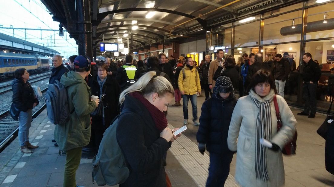 Tussen Arnhem en Nijmegen reden dinsdag urenlang geen treinen door een sein- en wisselstoring.