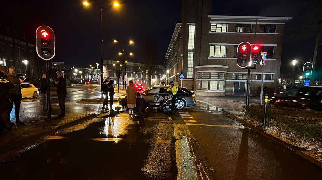 Scooter en automobilist betrokken bij ongeluk in Deventer