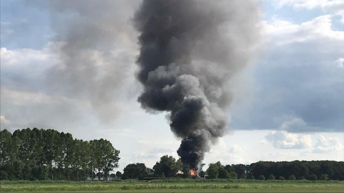 De rookwolken zijn van ver te zien