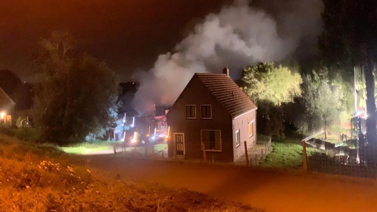 Uitslaande brand Streefkerk blijft beperkt tot schuur
