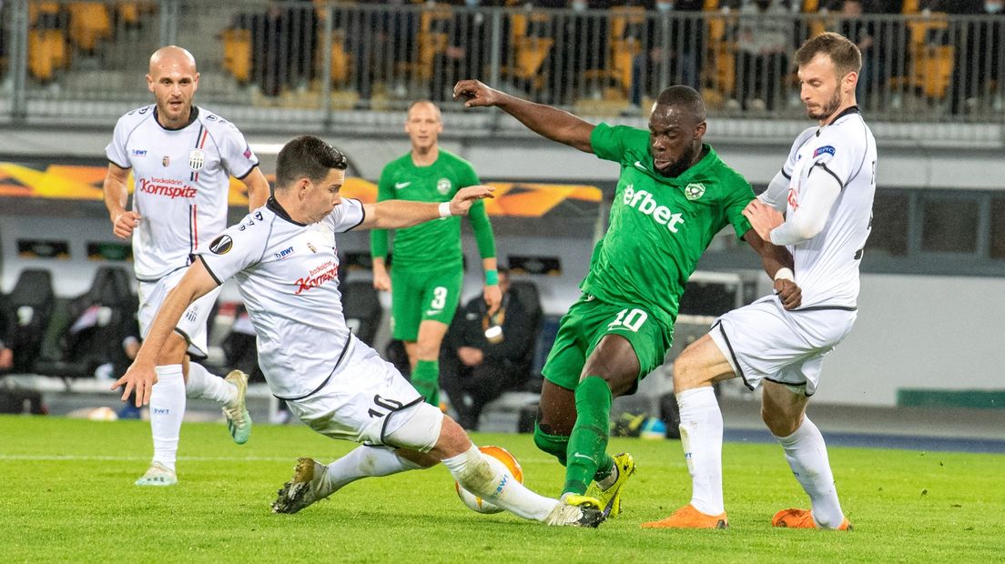 Elvis Manu namens Ludogorets in duel met twee Oostenrijkers van LASK Linz