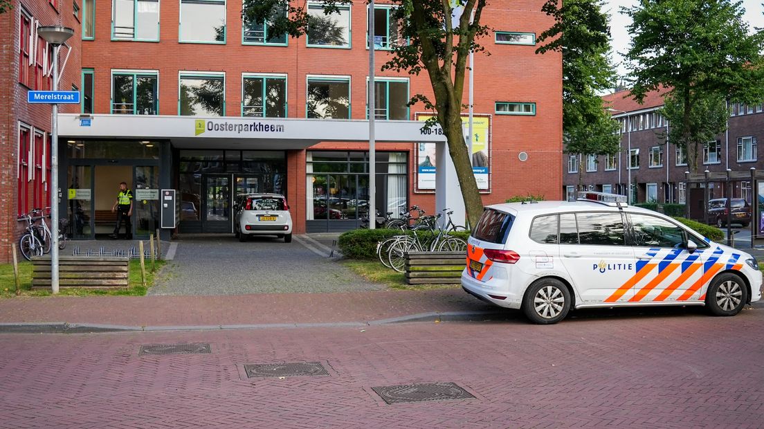 Politie neemt poolshoogte bij woonzorgcentrum Oosterparkheem in Stad