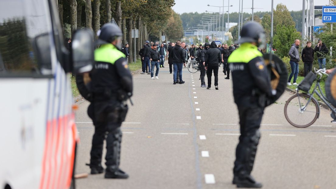 De ME moest in actie komen na de wedstrijd ADO Den Haag - FC Den Bosch