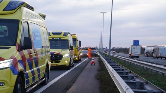 Kop-staartbotsing op de A1, file en twee afgesloten rijstroken