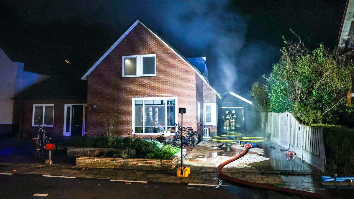 Garage in brand gevlogen aan de Coevorderweg