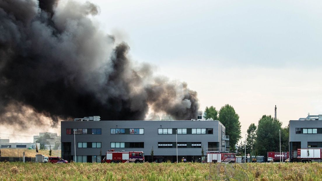 De brand woedde in de dakbedekking van een bedrijfspand