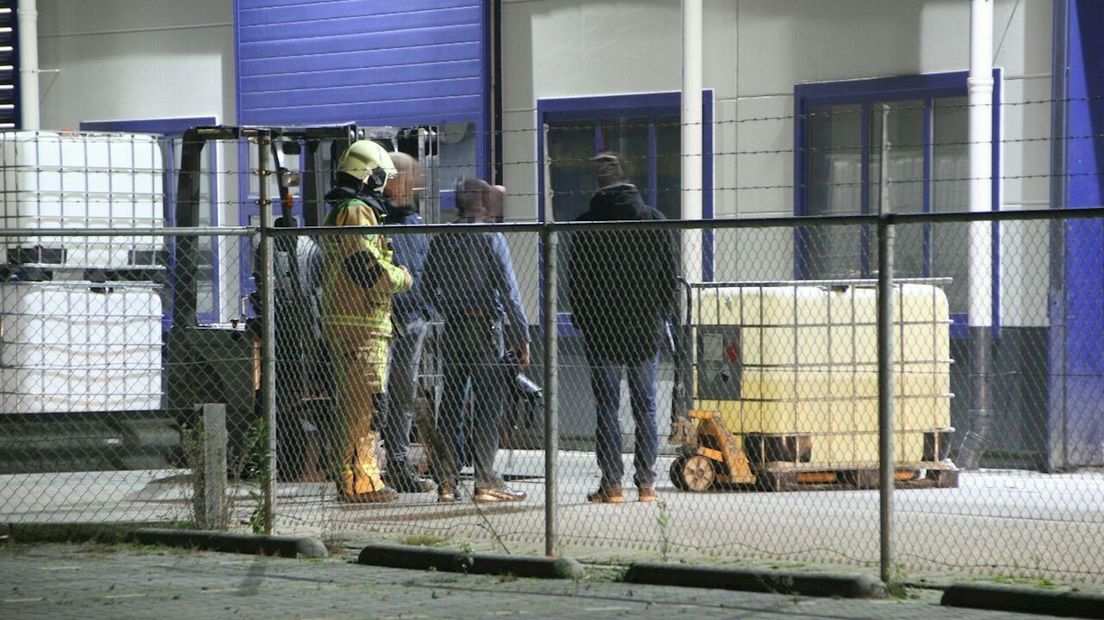 Bedrijf in Almelo ontruimd om dampend vat