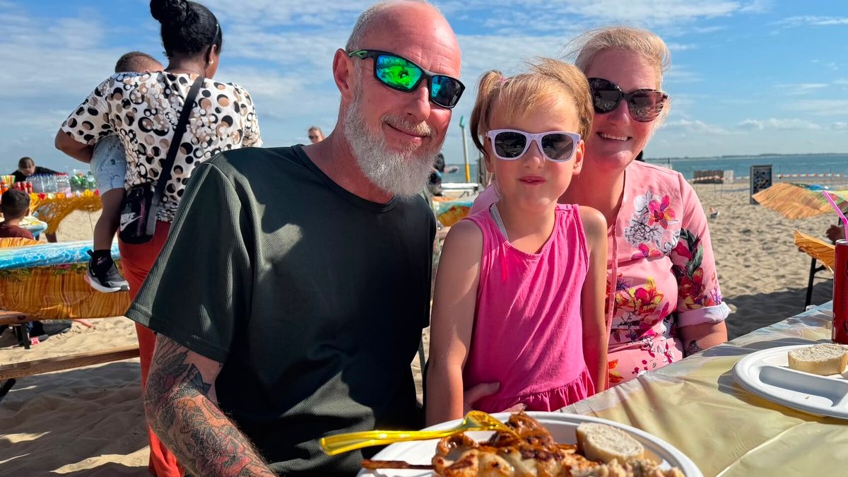 Onbezorgde avond op het strand voor gezinnen met een krappe beurs: 'Het is heerlijk'