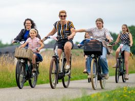 In beeld: de Drentse Fiets4Daagse is begonnen